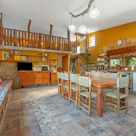 Casaleja, Entre árboles Y Agua *