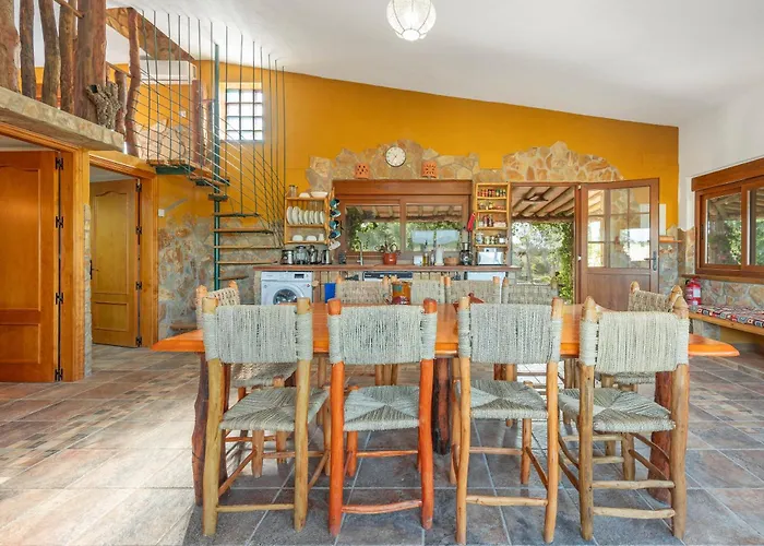 Casaleja, Entre Arboles Y Agua