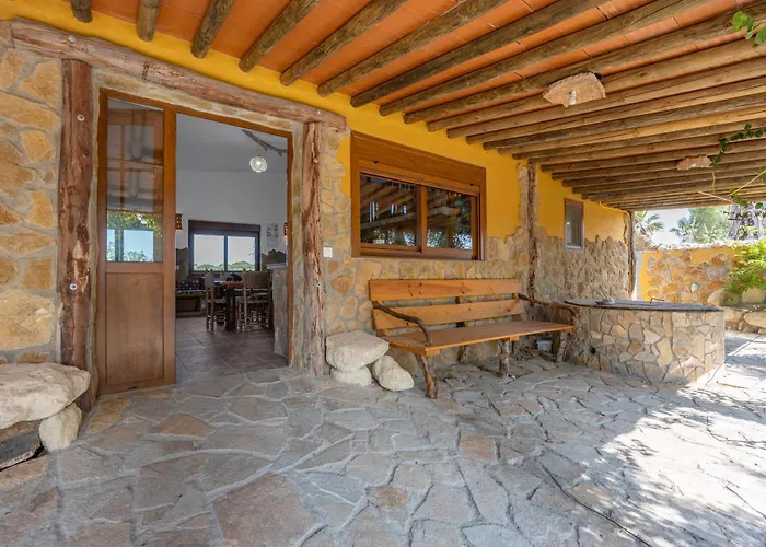 Casaleja, Entre Arboles Y Agua