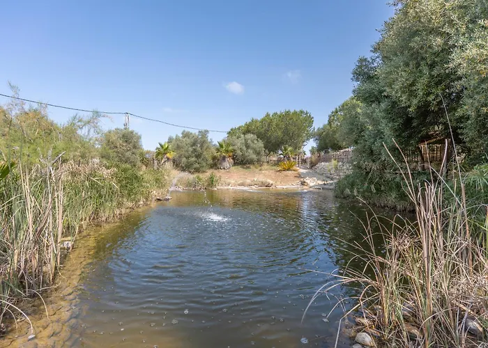 Casaleja, Entre Arboles Y Agua *