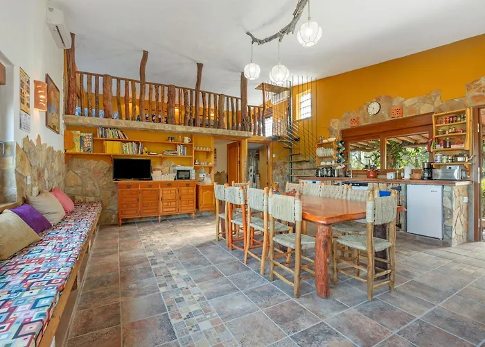 Casaleja, Entre Arboles Y Agua *