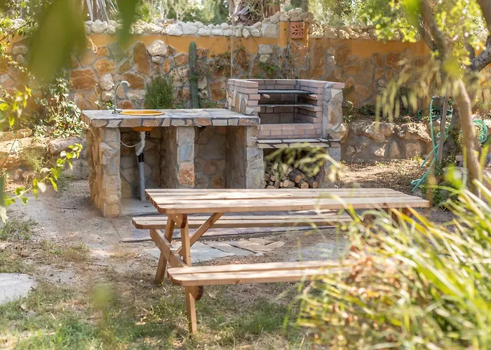 Casaleja, Entre Arboles Y Agua