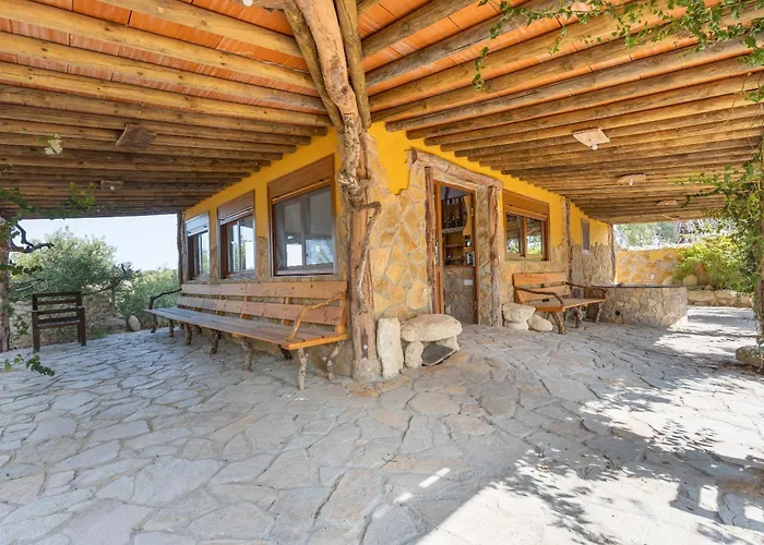 Casaleja, Entre Arboles Y Agua